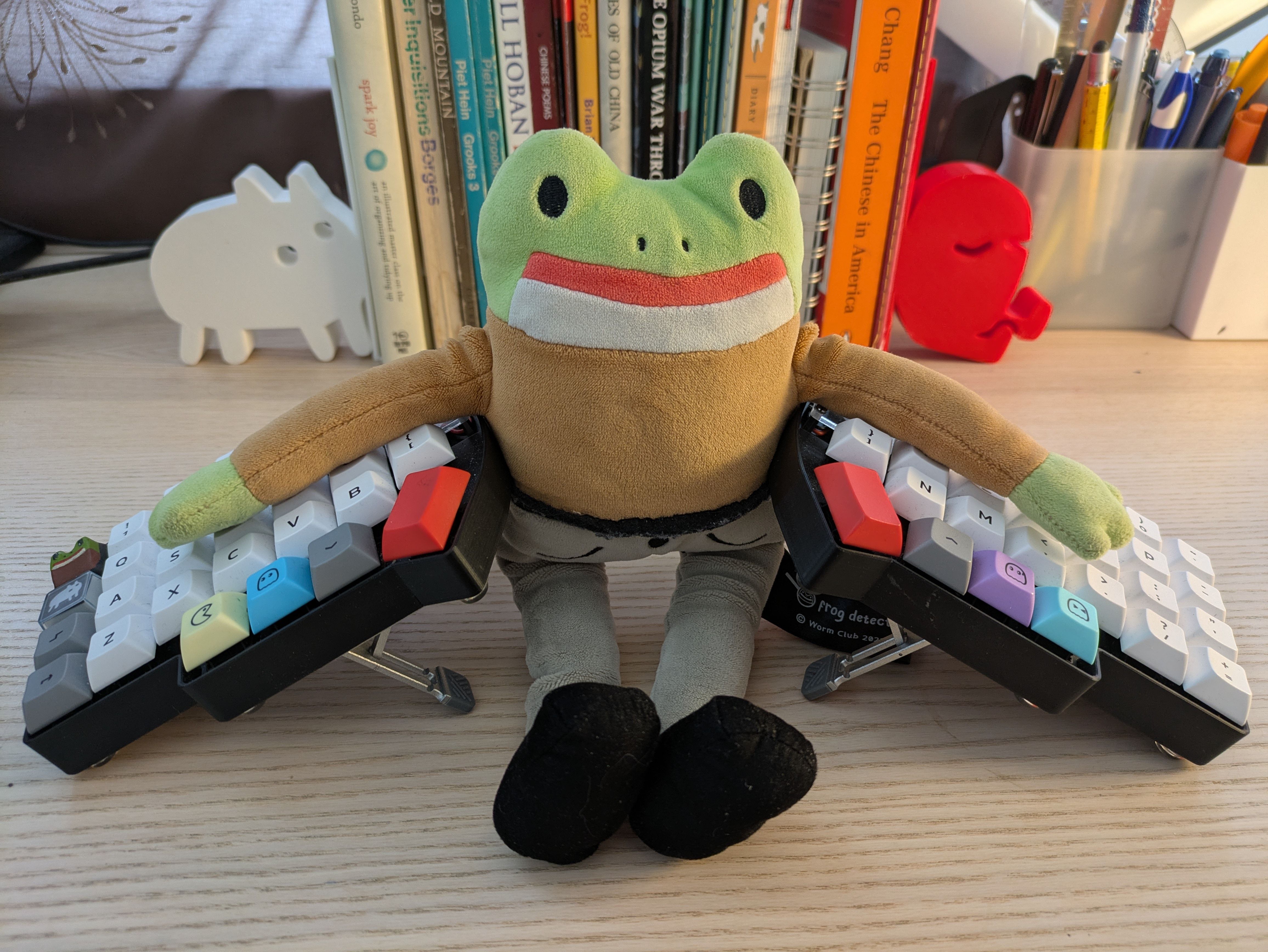 Frog Detective coding on a Lily58 keyboard